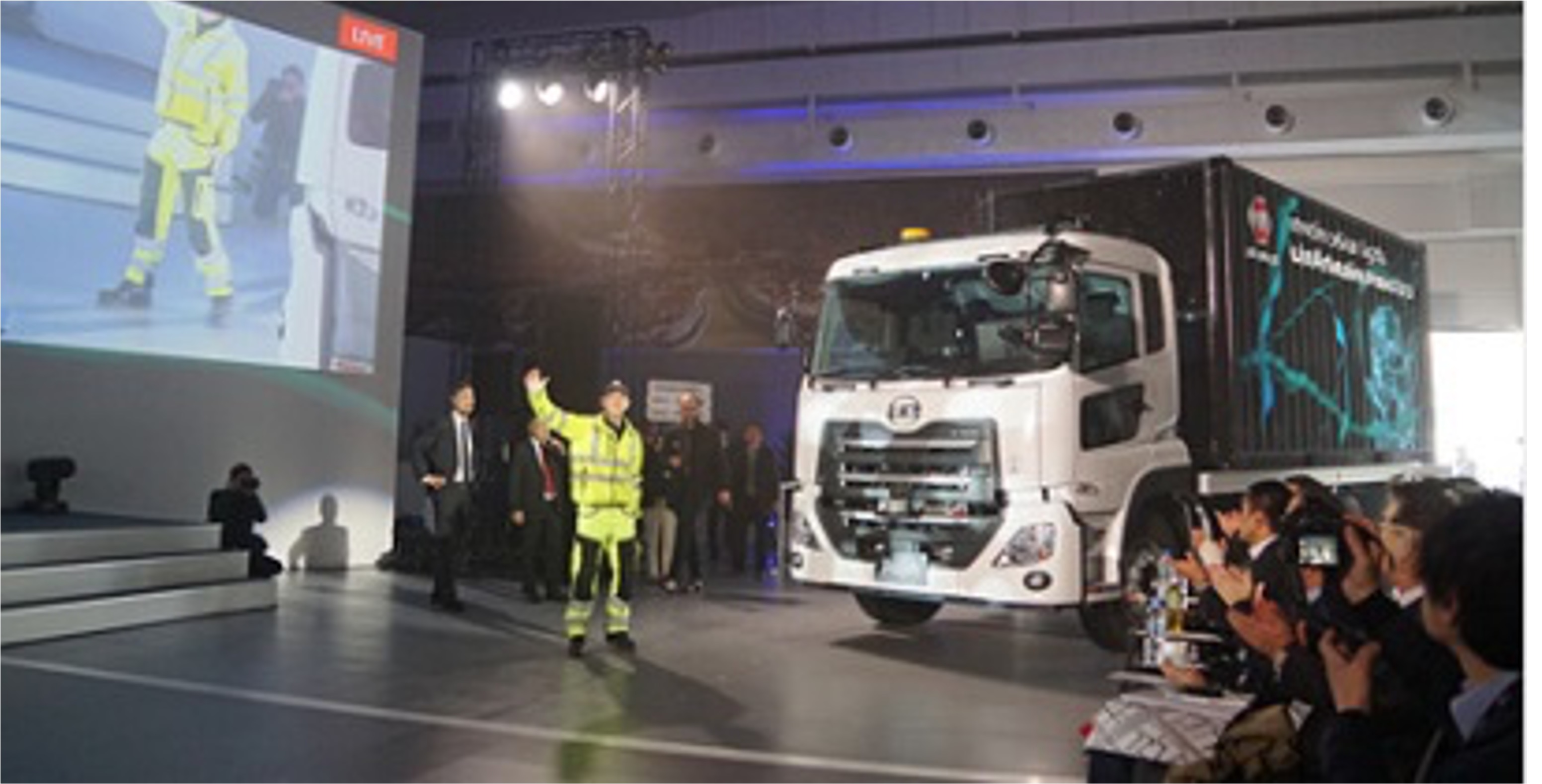 UD Trucks Fujin L4 Live Demo